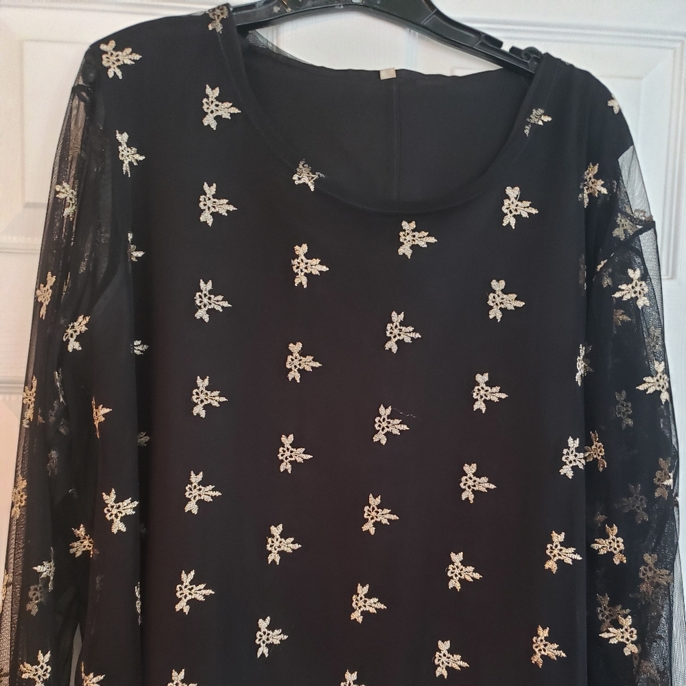 Laced with gold accents. GORGEOUS!! 3x BLOUSE